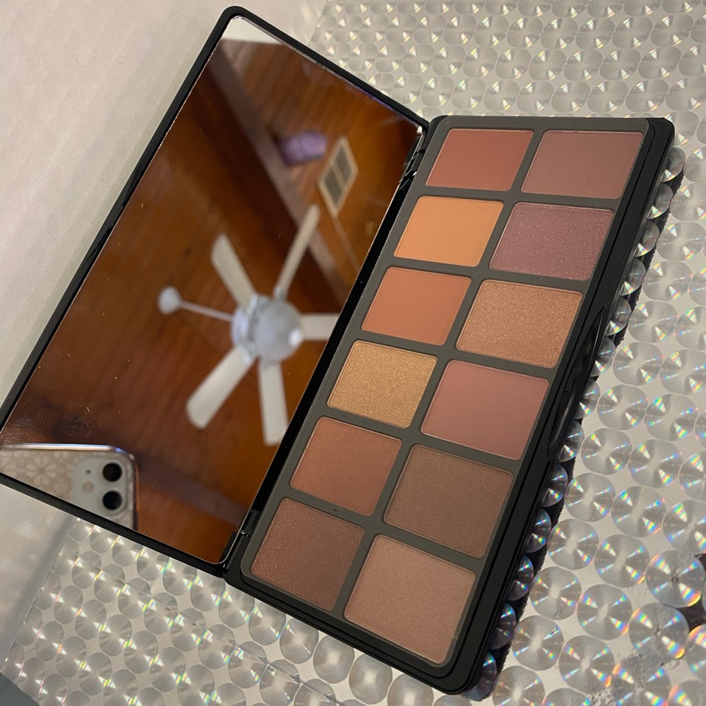 L.A girl Eyeshadow Palette